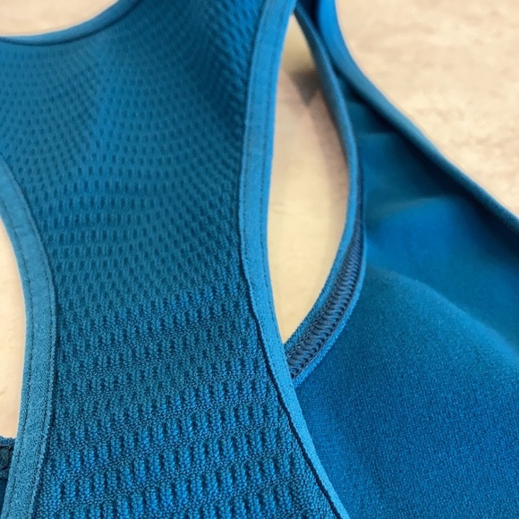 Nike Breathable Compression Teal workout tank - Picture 9 of 9